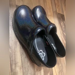 Iridescent Sanita Clogs 42